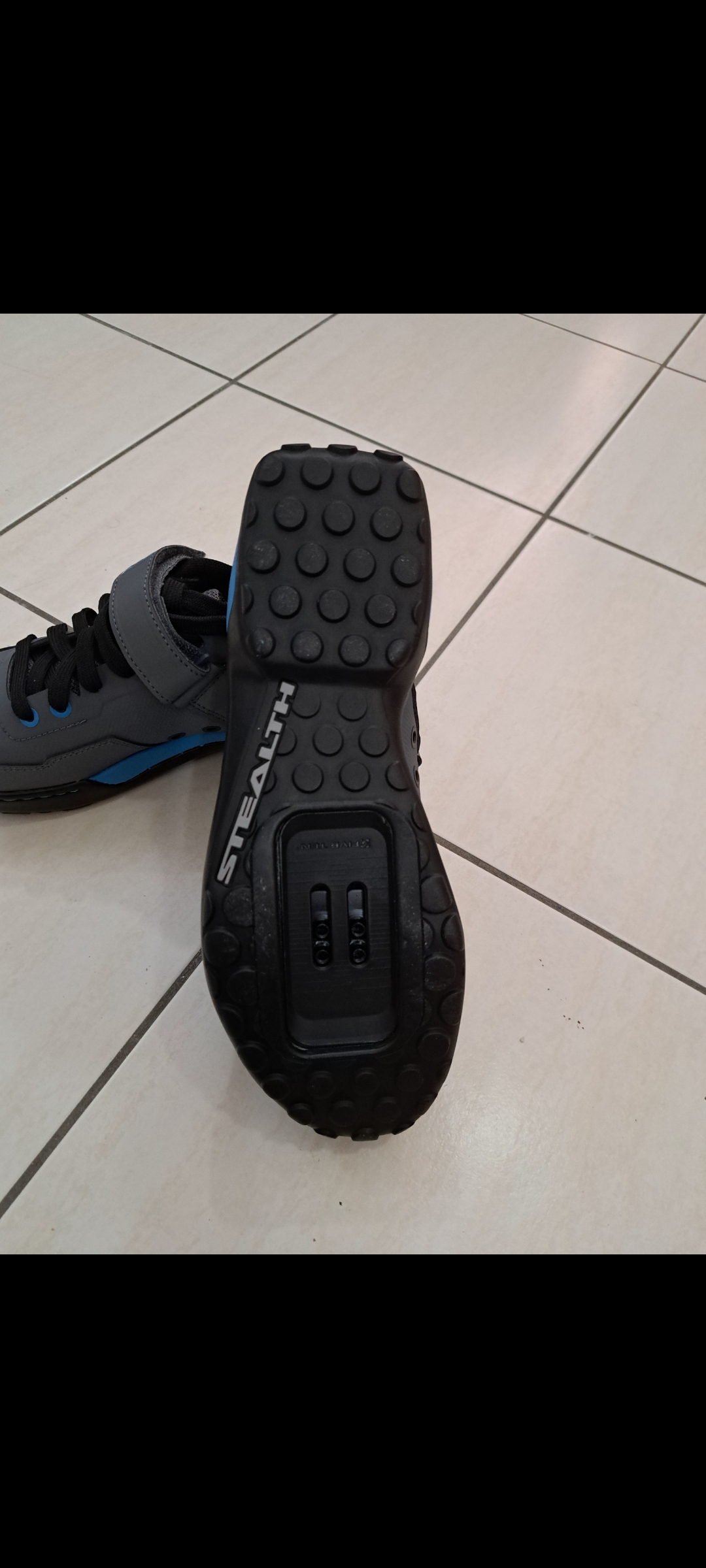 new adidas women cycling shoes size 8.5 US with spd cleats  - Image 5