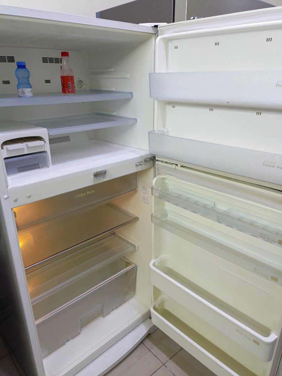 Sharp refrigerator - Image 2