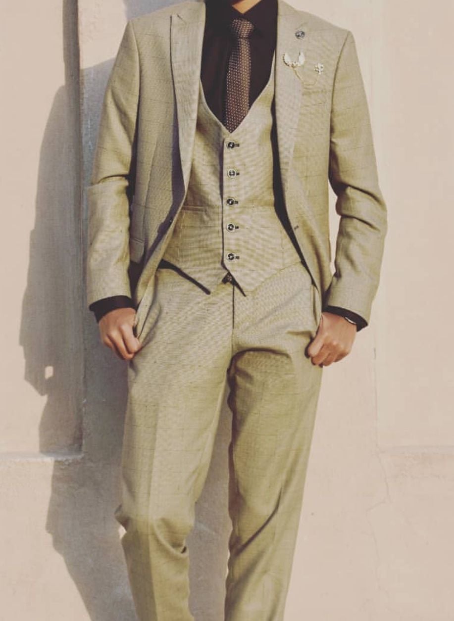 3 pc suit for sale (full set) QR 300 only. - Image 1