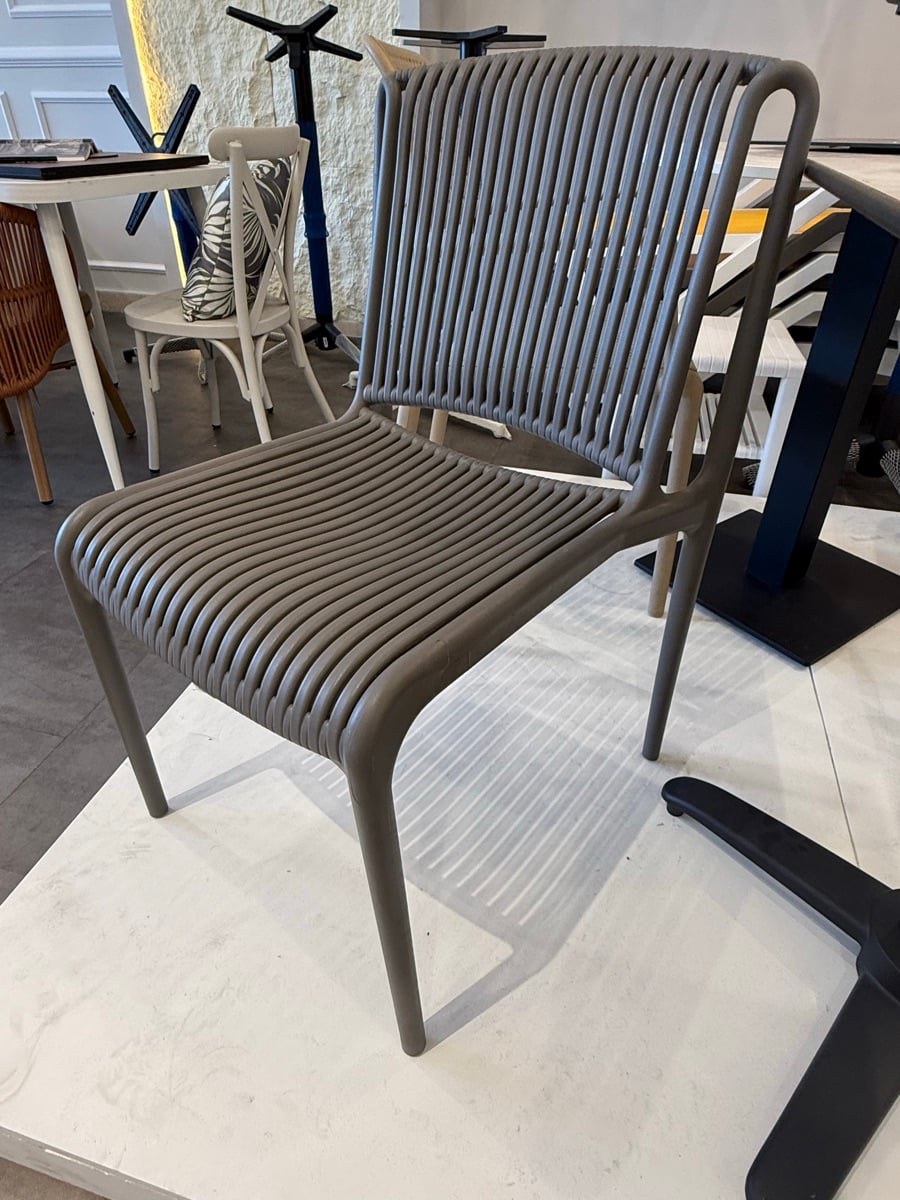 Cost price chair and sunbed and sofas - Image 10
