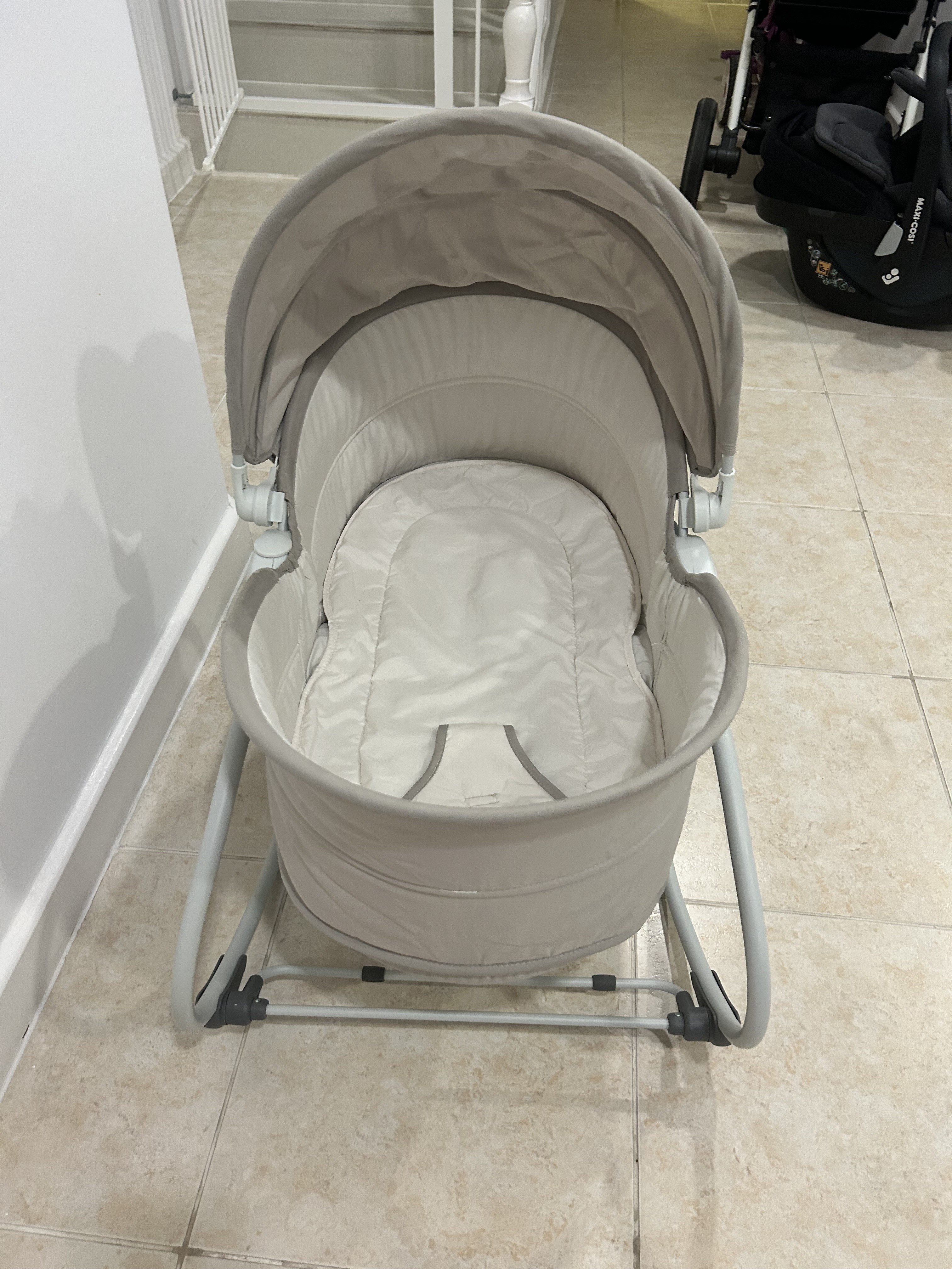 Juniors baby rocker - Image 2