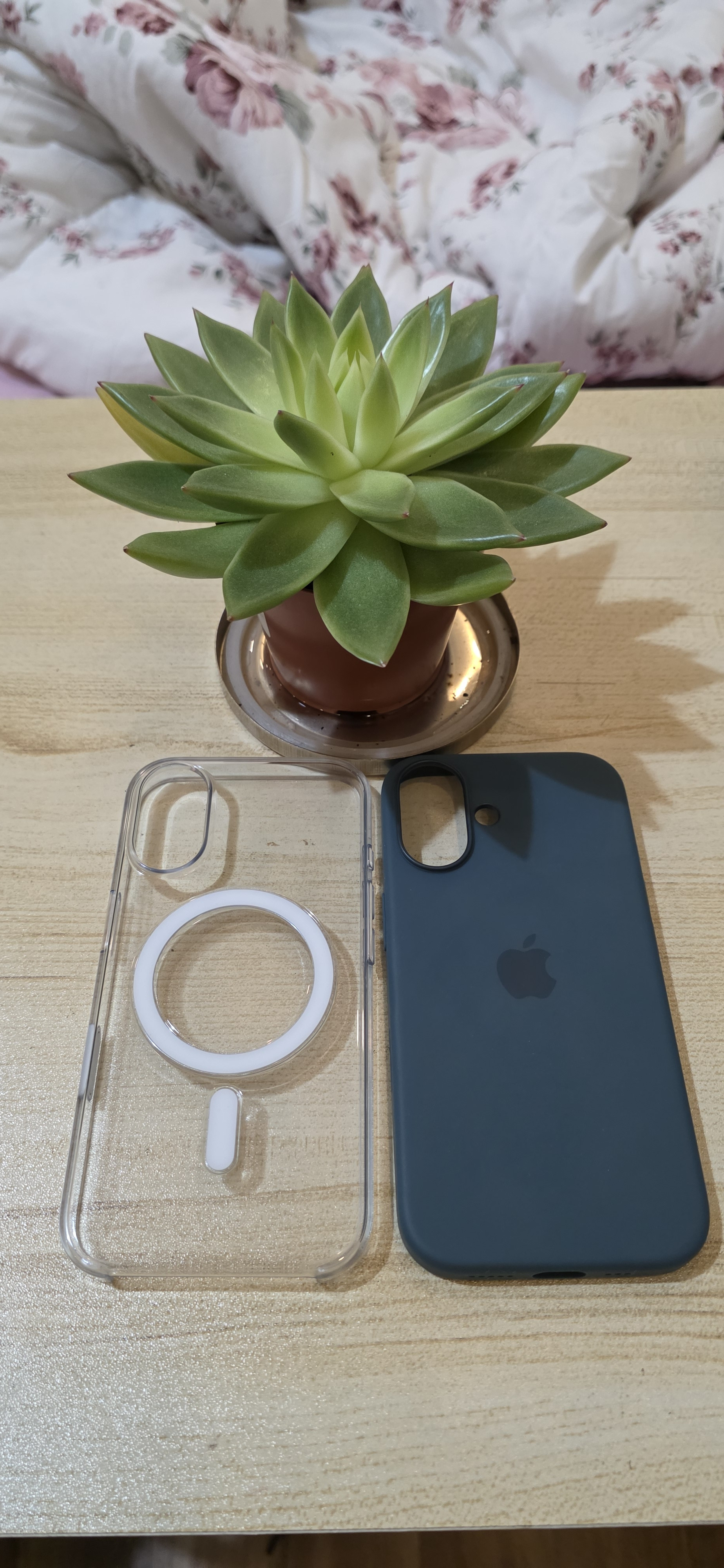 Iphone 16 case ORIGINAL from apple - Image 3