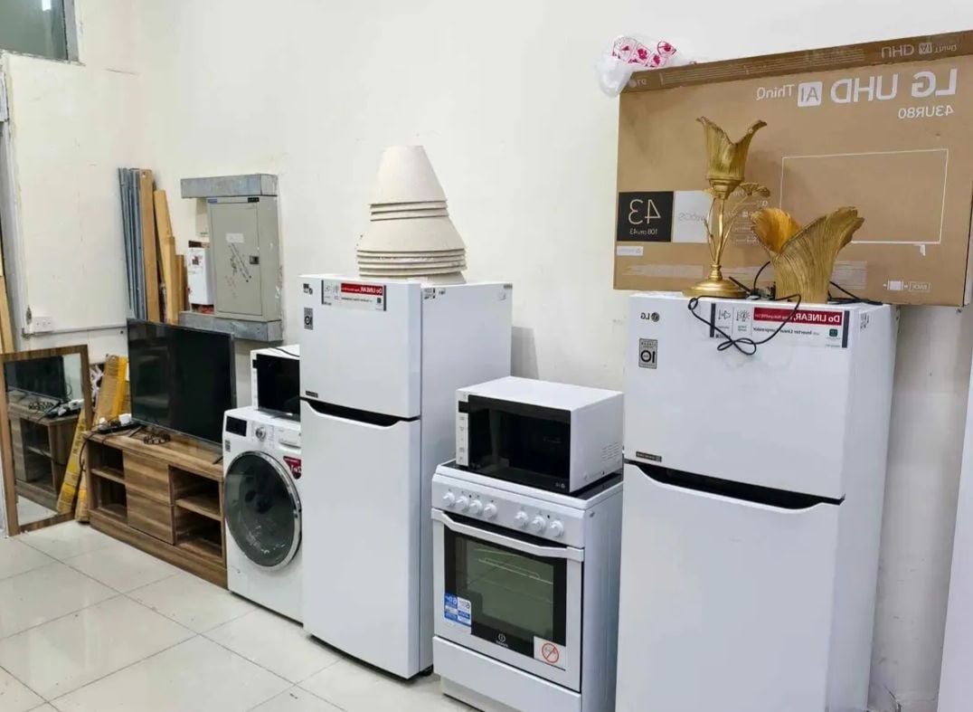 Qatar Airways furniture and electric item - Image 2