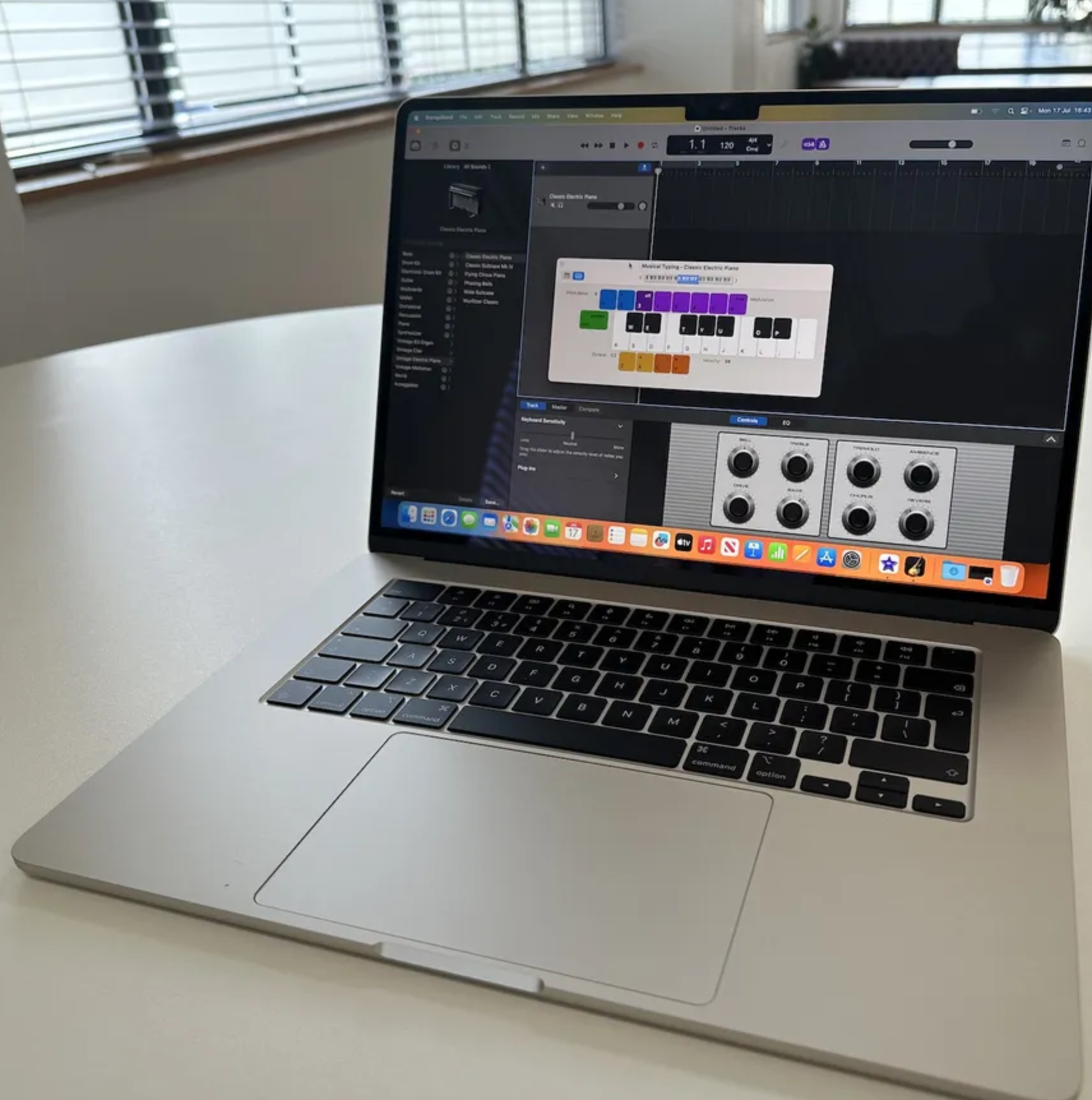 Mac Book Air 15 Inch - Image 2
