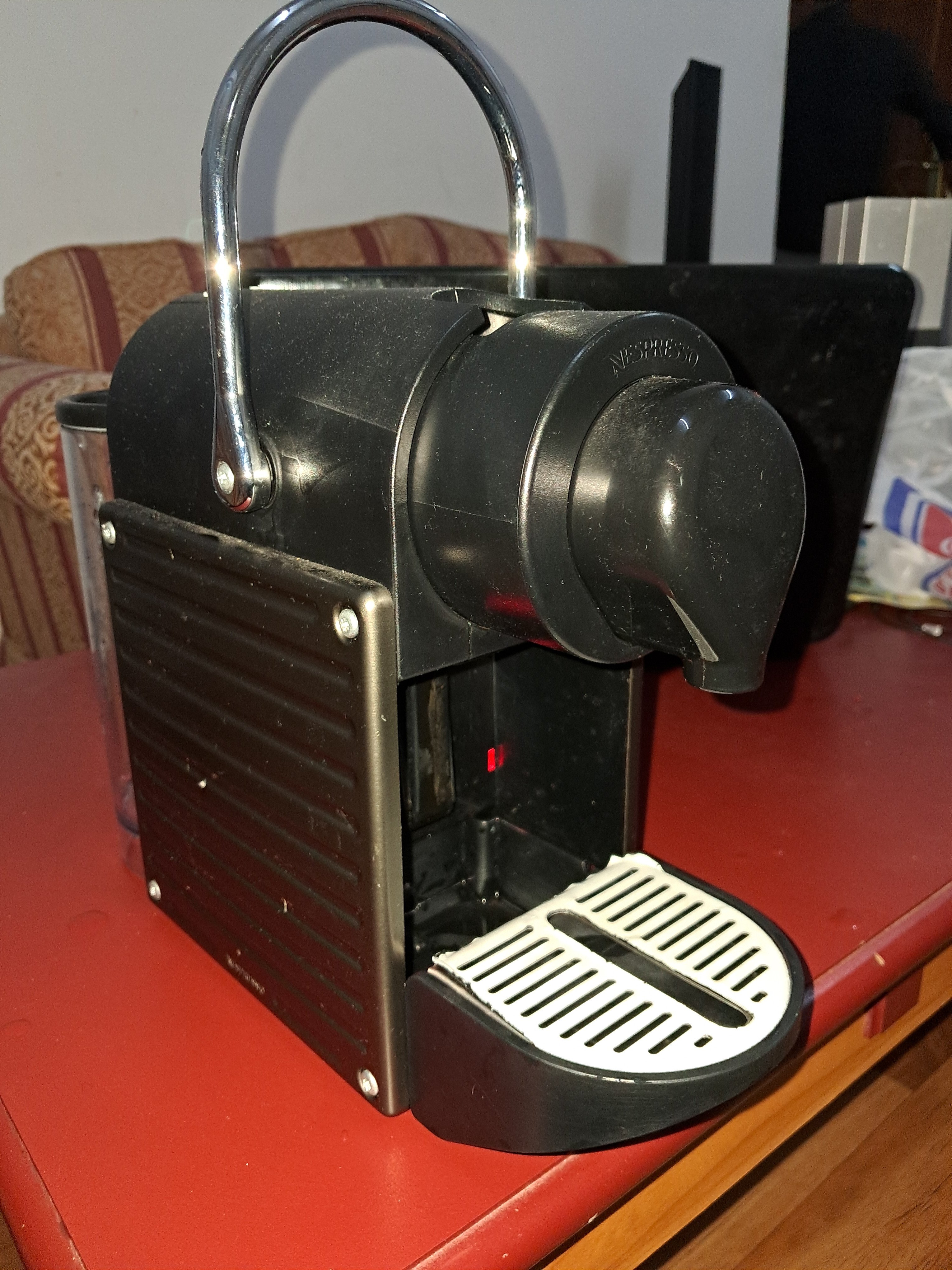 Nespresso cofee maker - Image 1