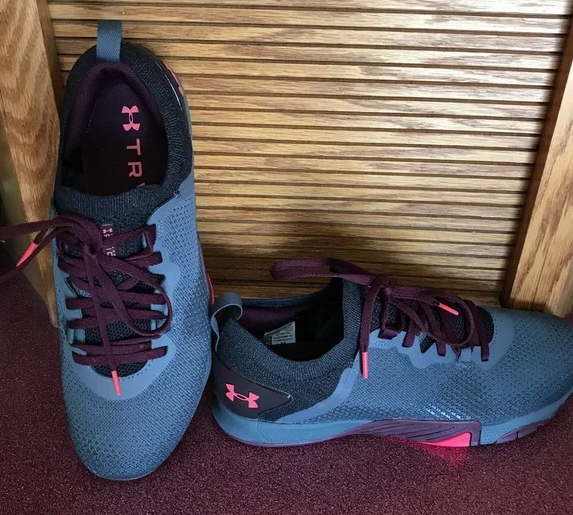 Under Armour Tribase Reign 3, Pitch Gray / venom Red (US 9) Excellent Condition - Image 4