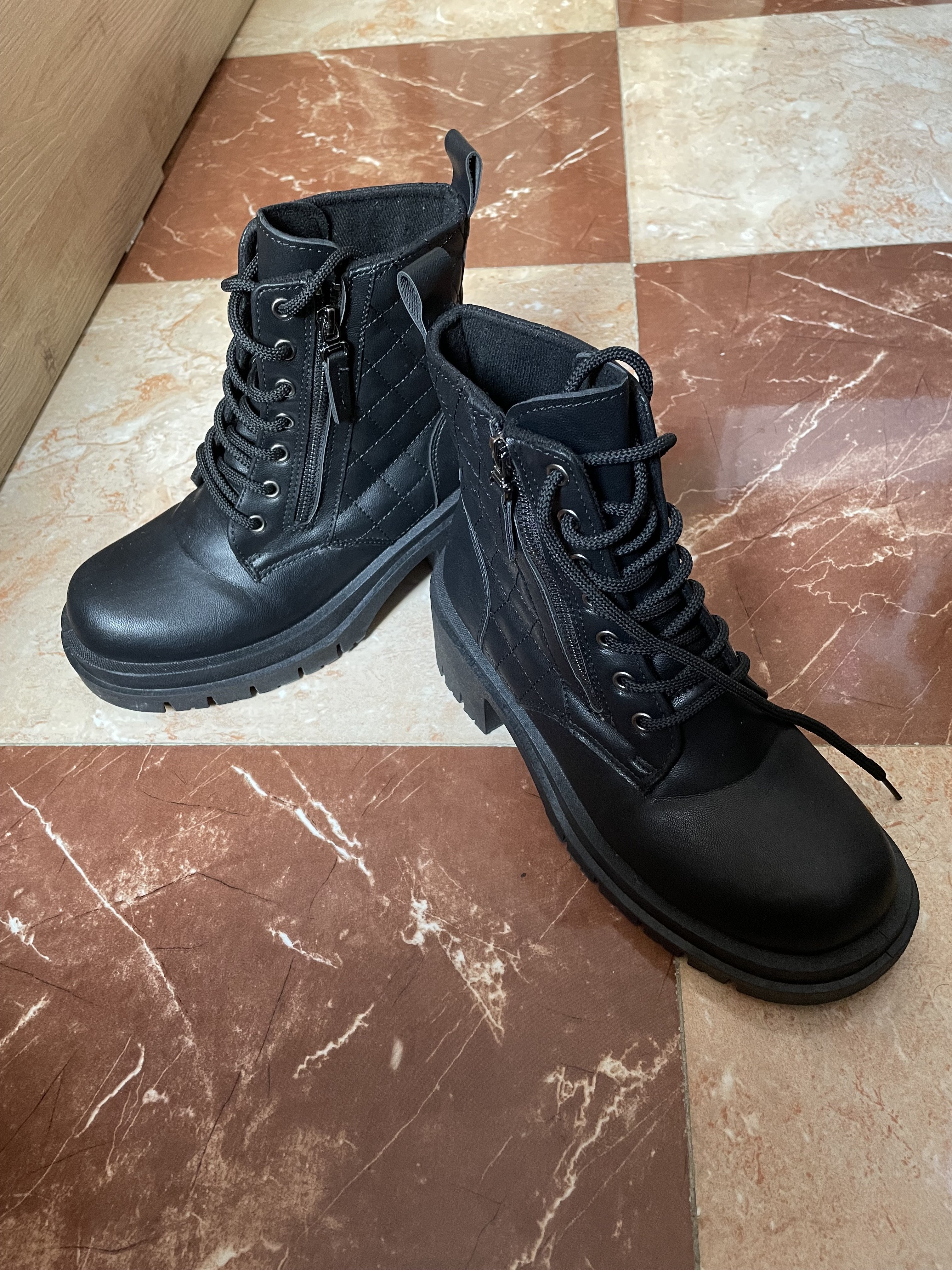 Exclusive Shoexpress Boots - Image 3