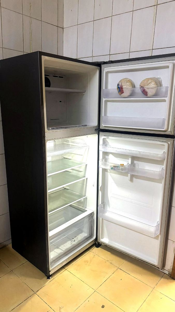 Samsung Twin Cooling Plus™ Digital Inverter Refrigerator (Top Freezer) - 384 Liters - Image 7