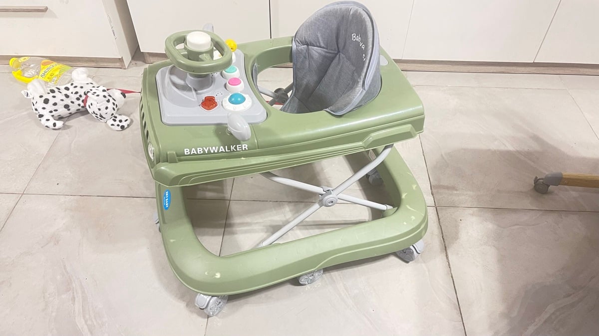 Two baby walkers available in good condition one walker is 2 in 1 - Image 3