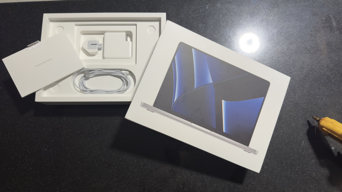 Macbook  Pro M2 Pro 16/1TB - Image 9