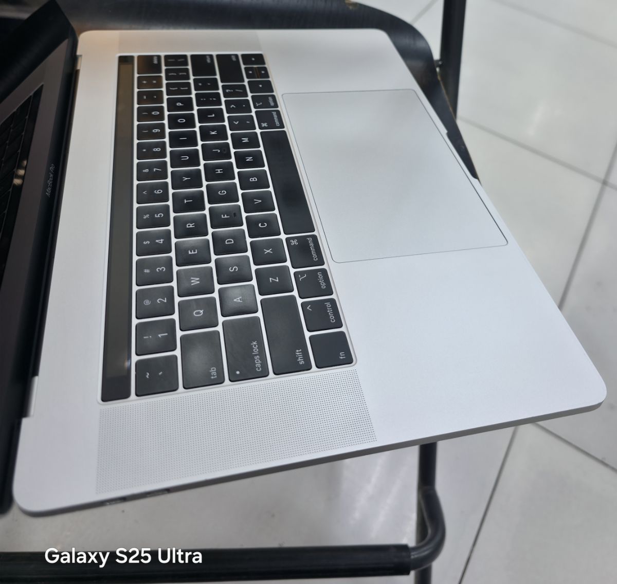 MacBook Pro i9 Touch bar
16GB RAM 512GB STORAGE - Image 10