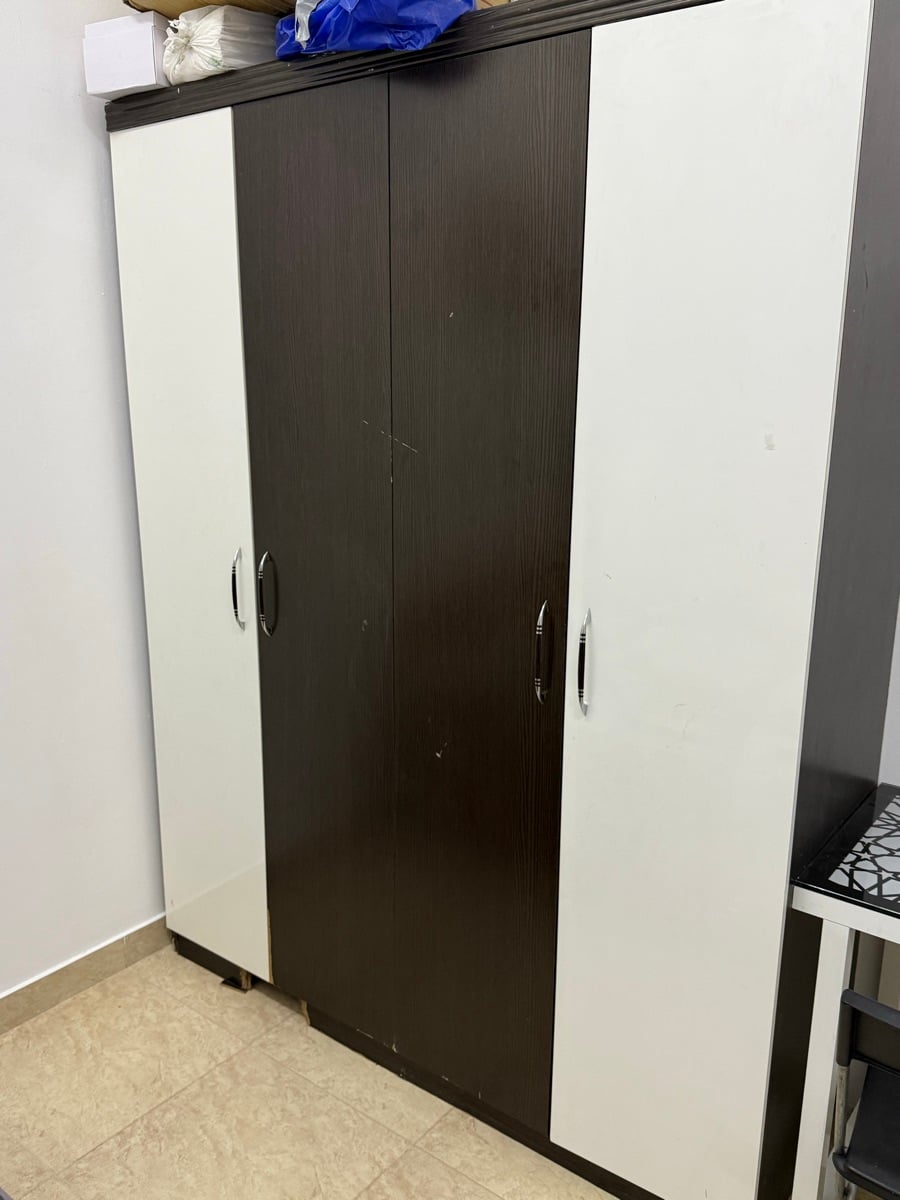 bed,wardrobe and dressing table - Image 2