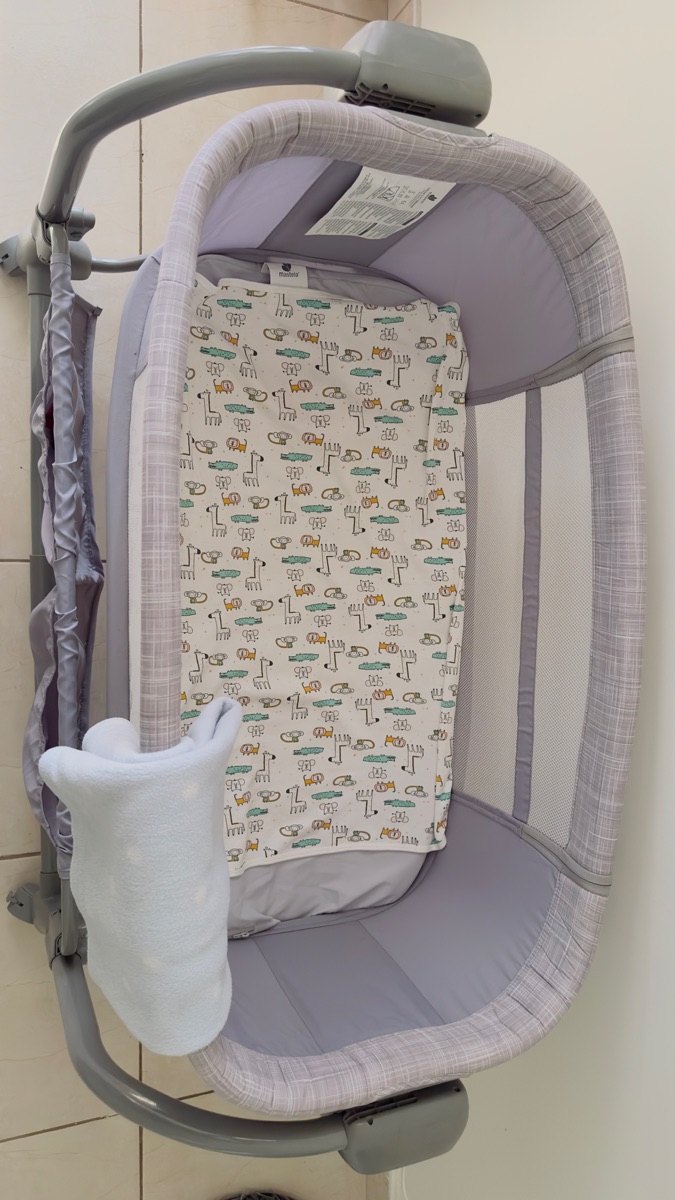 Mastela 3-in-1 Bassinet + Joie Car Seat – Like New - Image 8