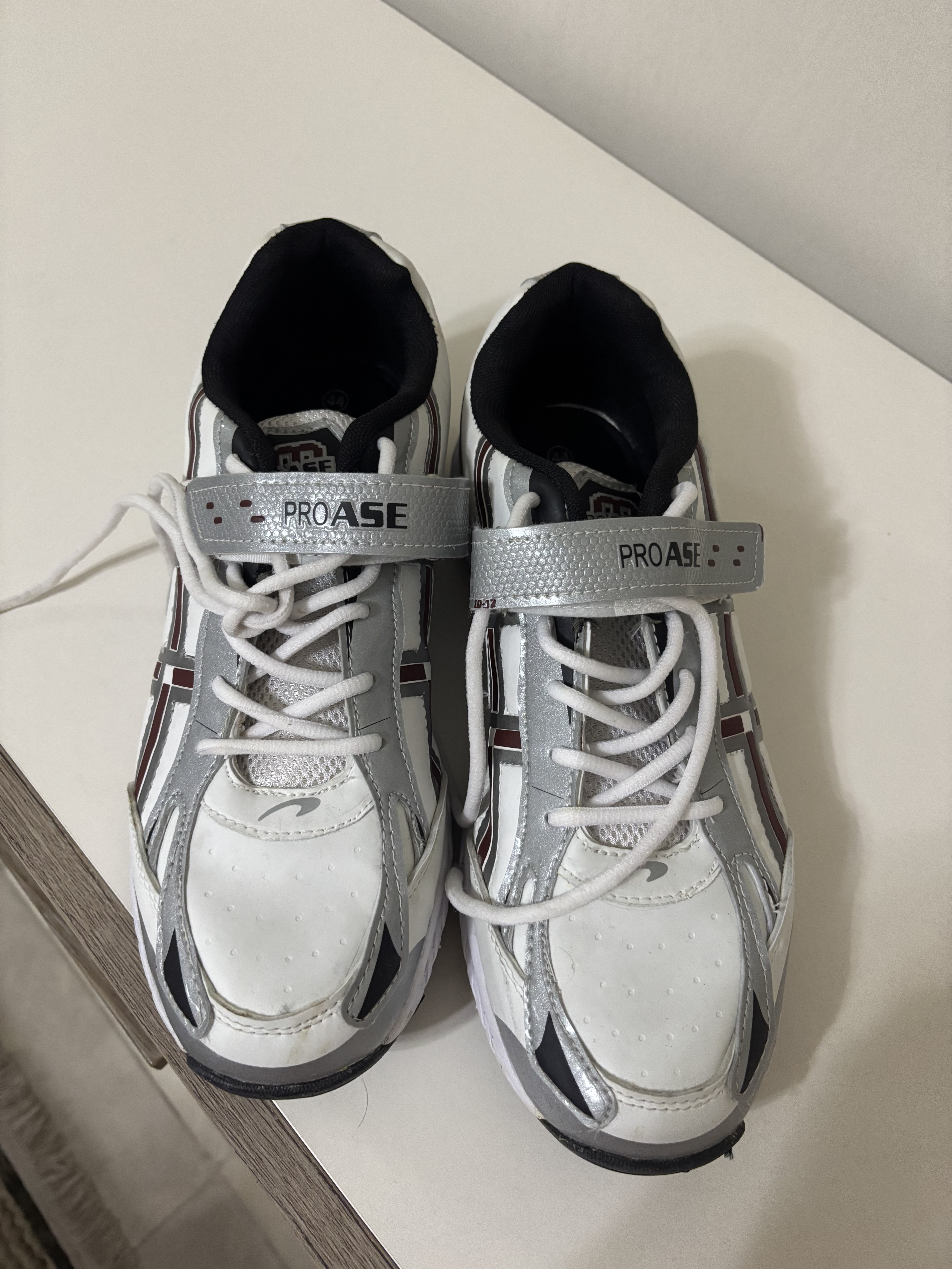 Cricket shoes - Image 3