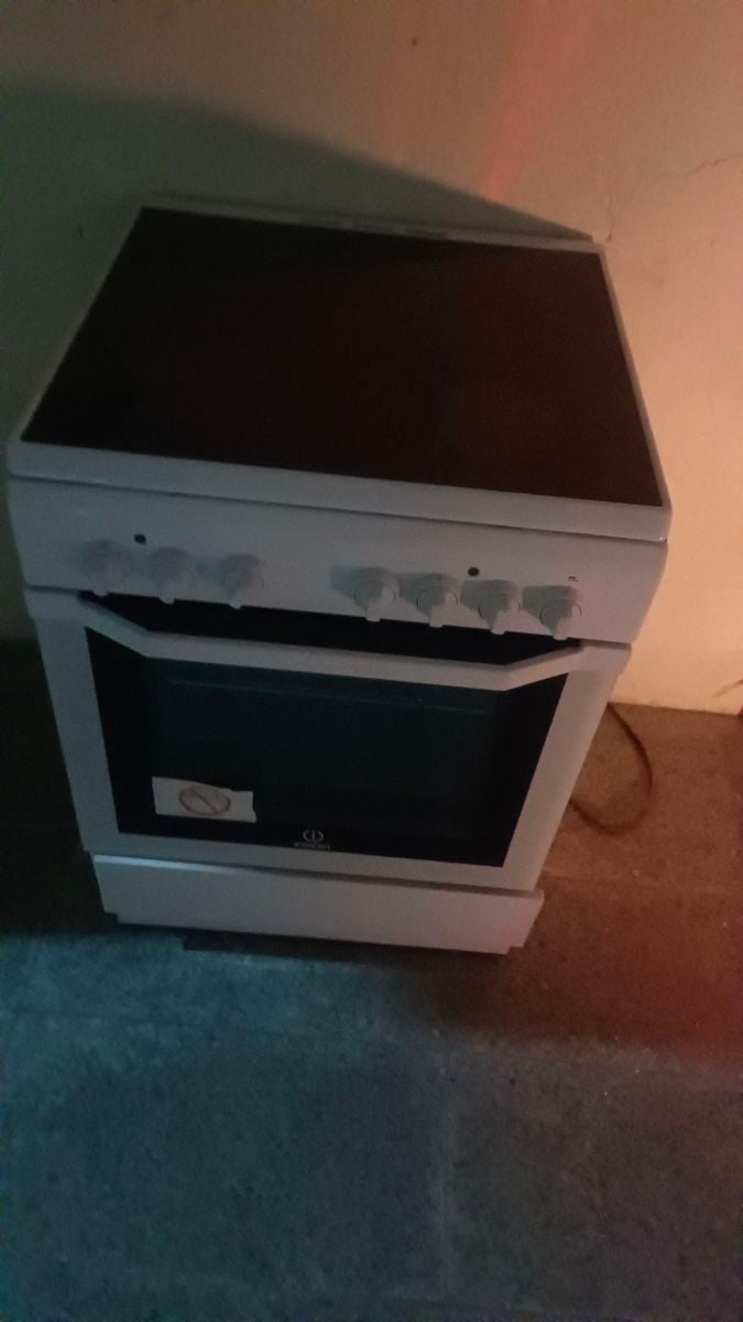 Indesit electric cooking range for sale - Image 7