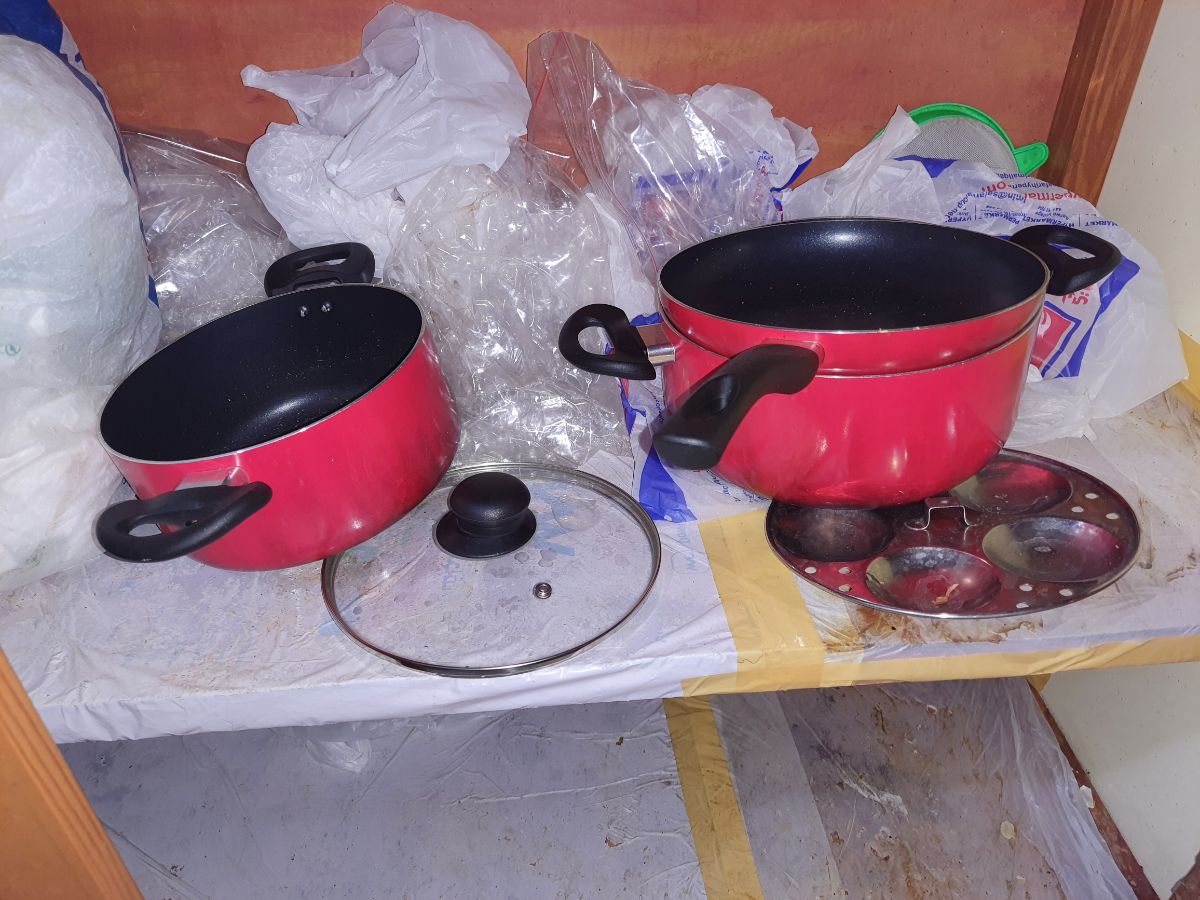 Household appliances (Bed, chair, mirror table, normal table, pressure cooker, kitchen utensils, frying pan - Image 6