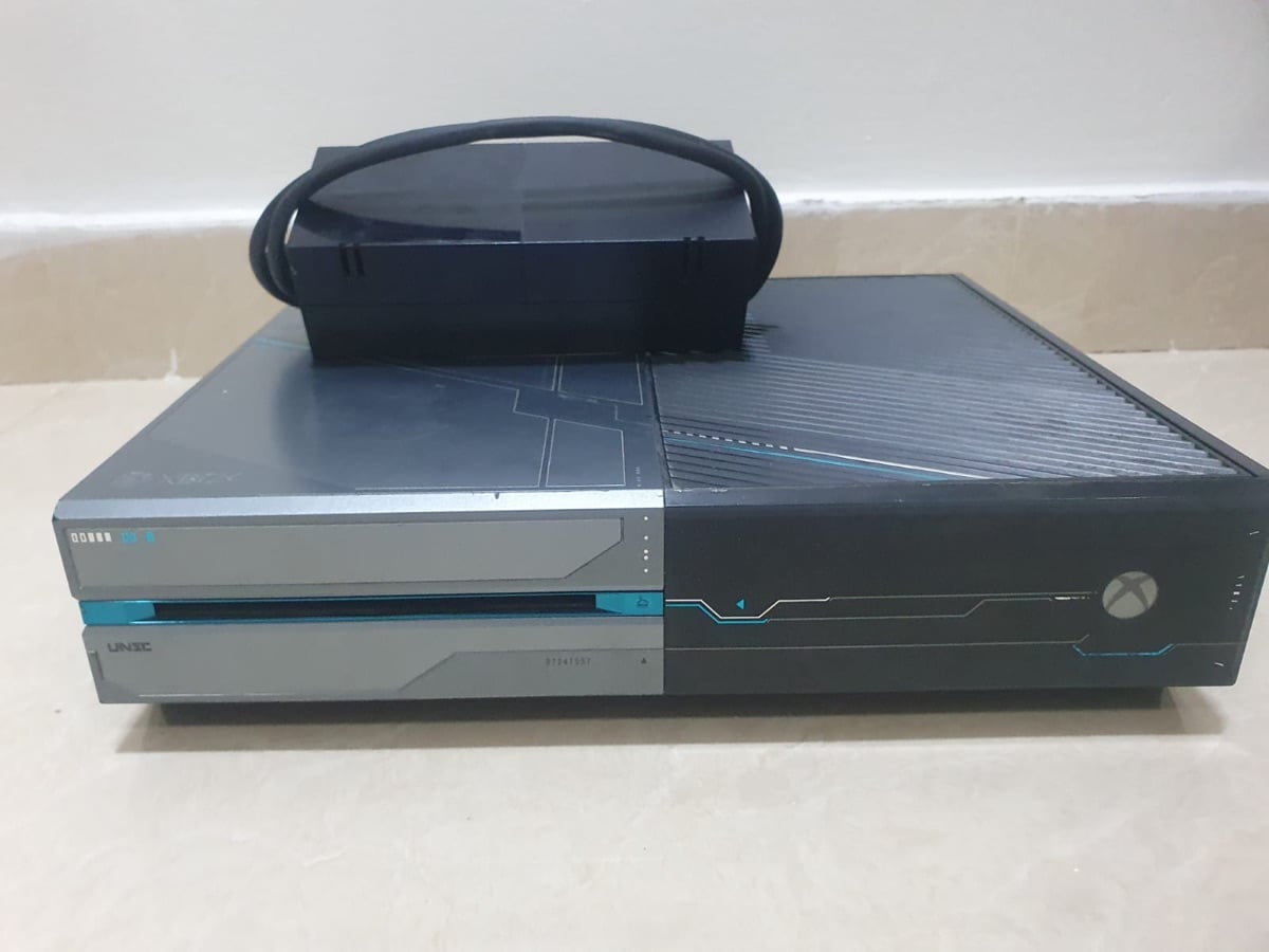 Xbox one 1 TB halo limited edition - Image 3