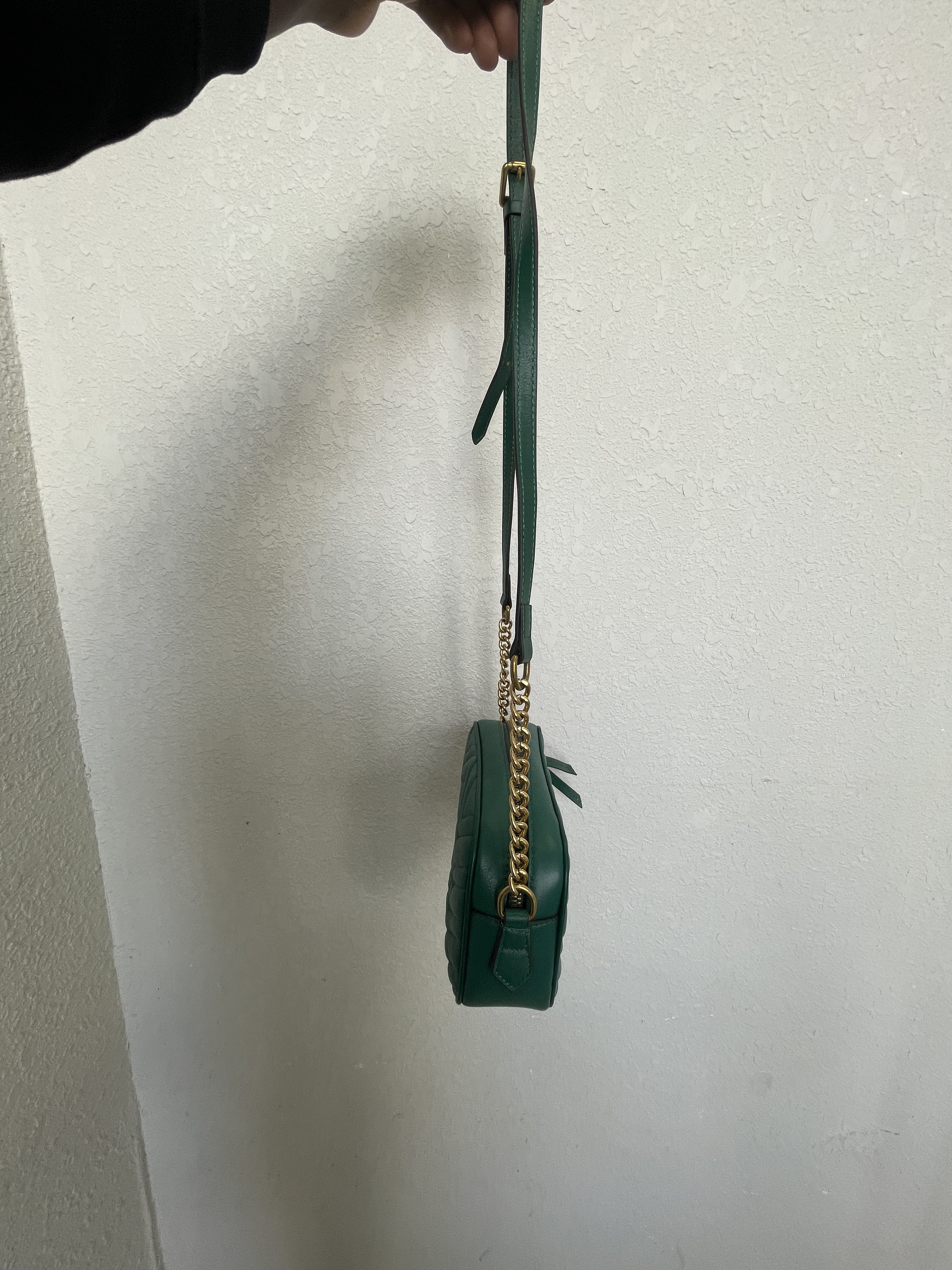 Original gucci marmont camera bag at negotiable price. - Image 4