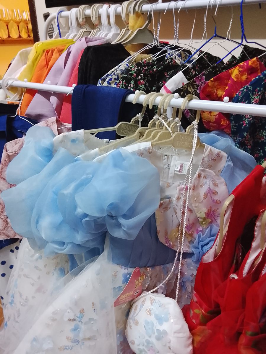 Ladies ND girls  outlets(Pakistani ND western style) - Image 2
