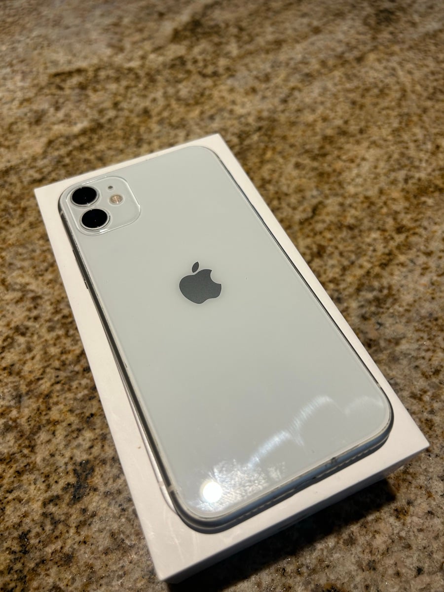 iPhone 11 white 128gb - Image 2