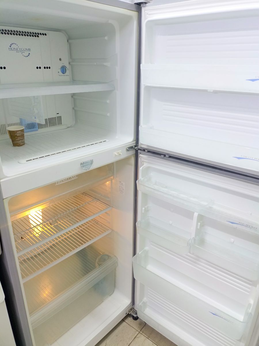 Sharp refrigerator - Image 3