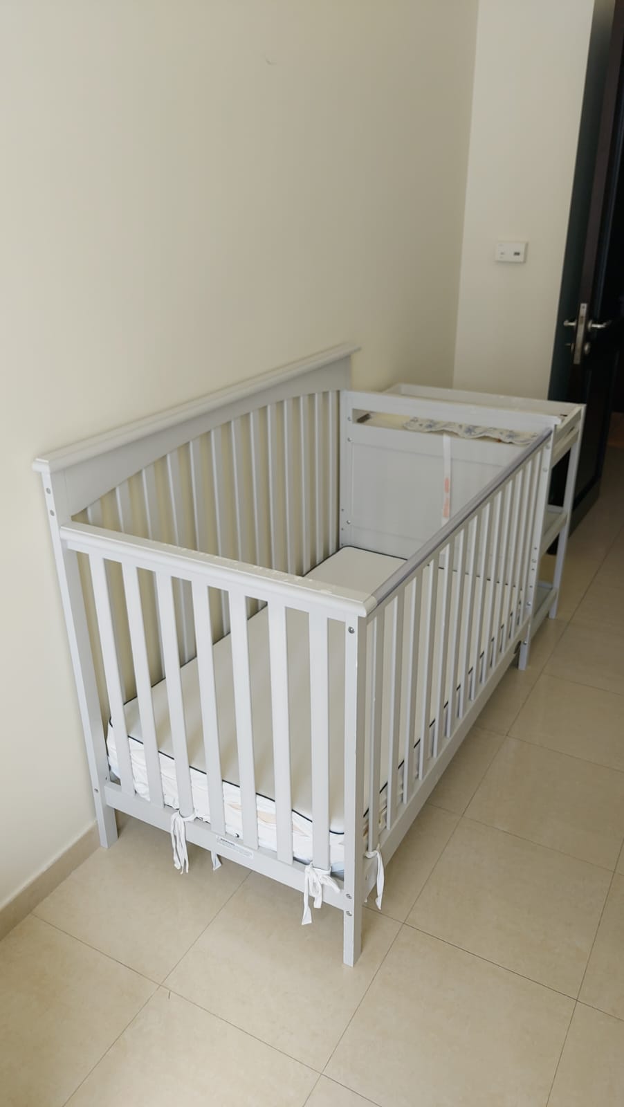 Wooden Crib with Changer - Image 2