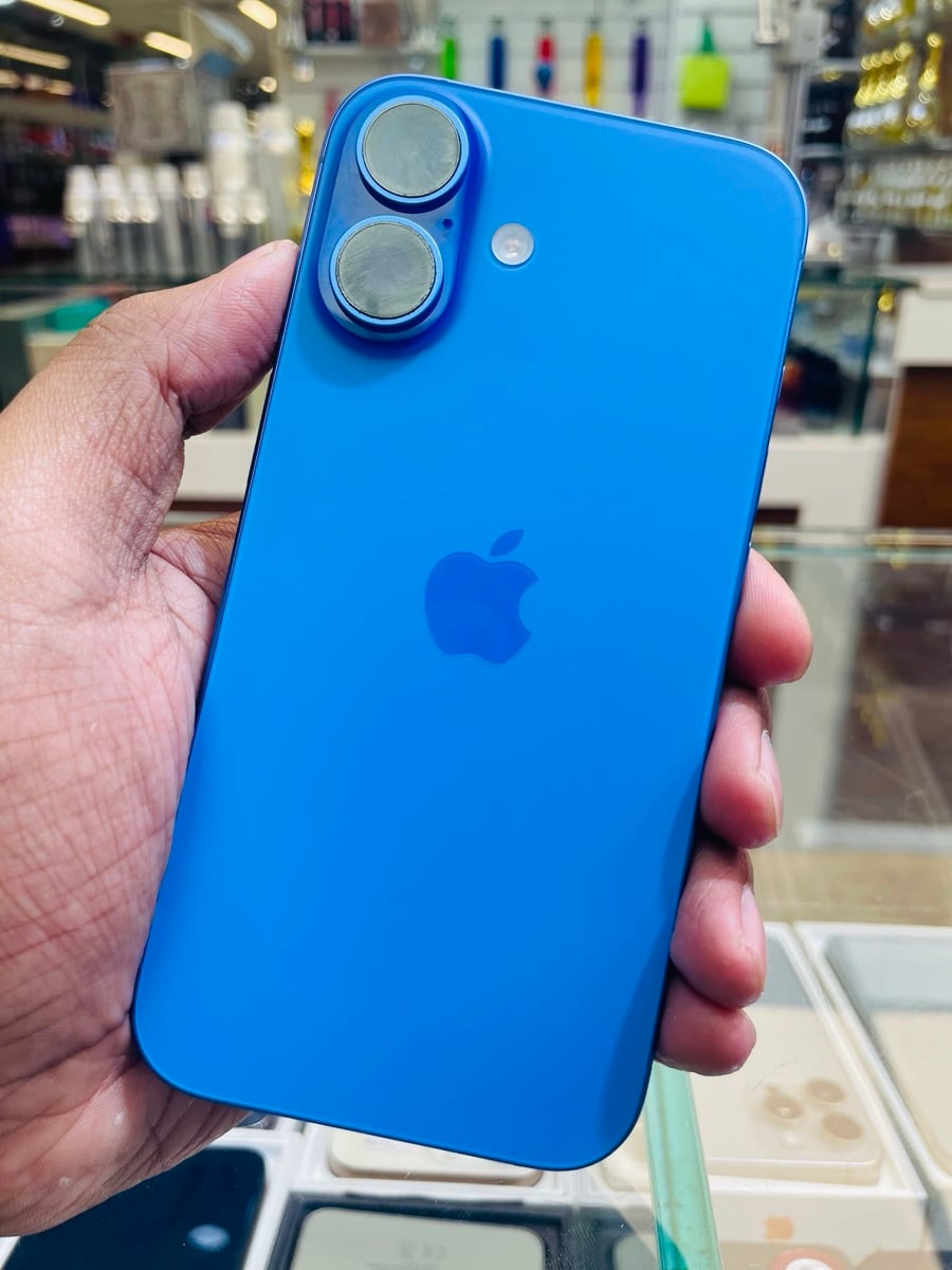 iPhone 16 - Image 1