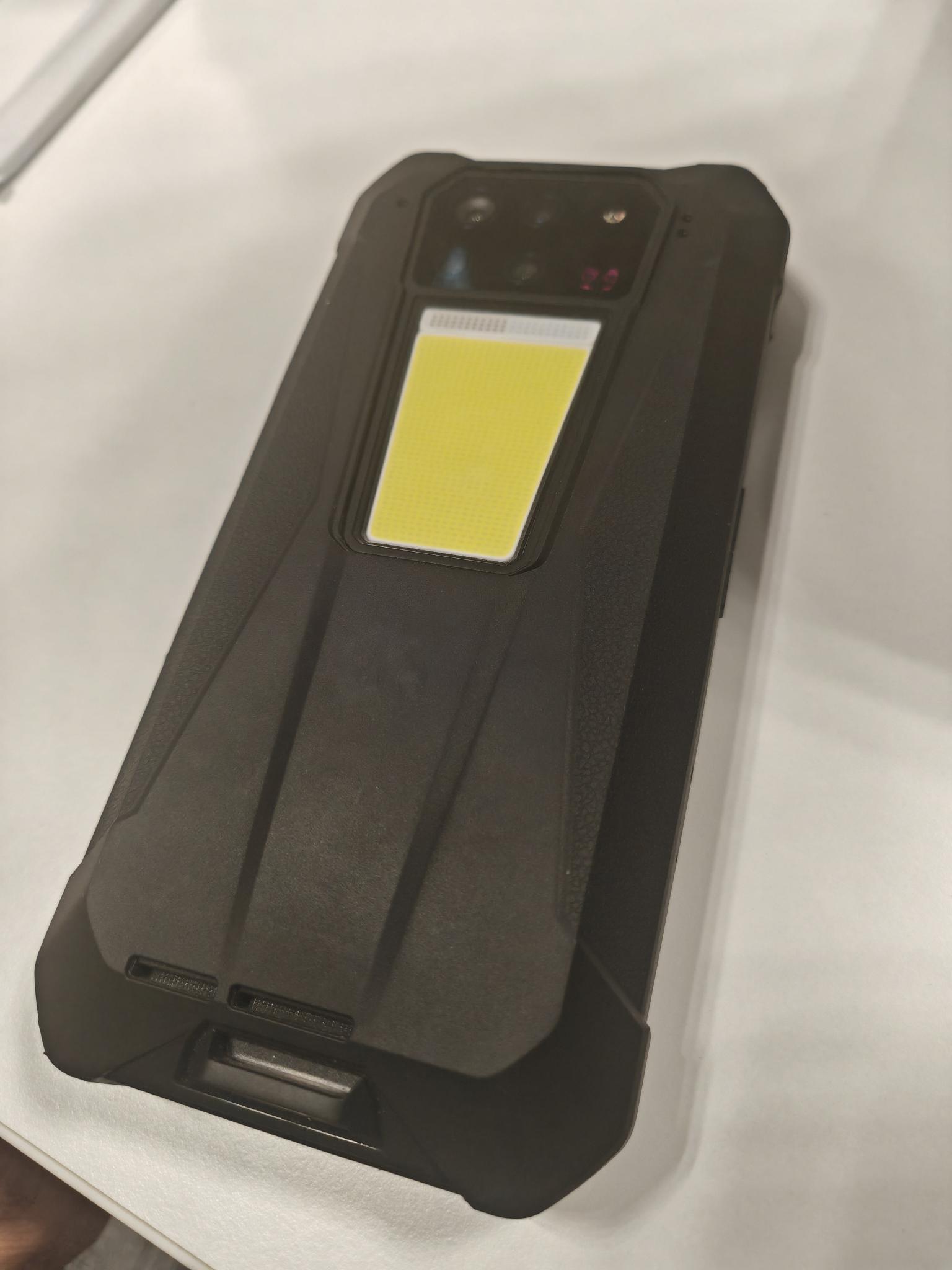 Tank 3 Pro - Projector phone - Image 2