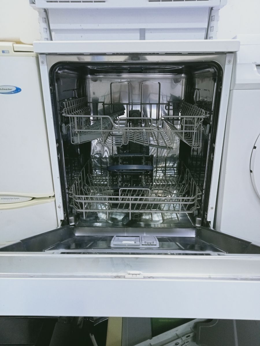 Samsung dishwasher available for sale - Image 2