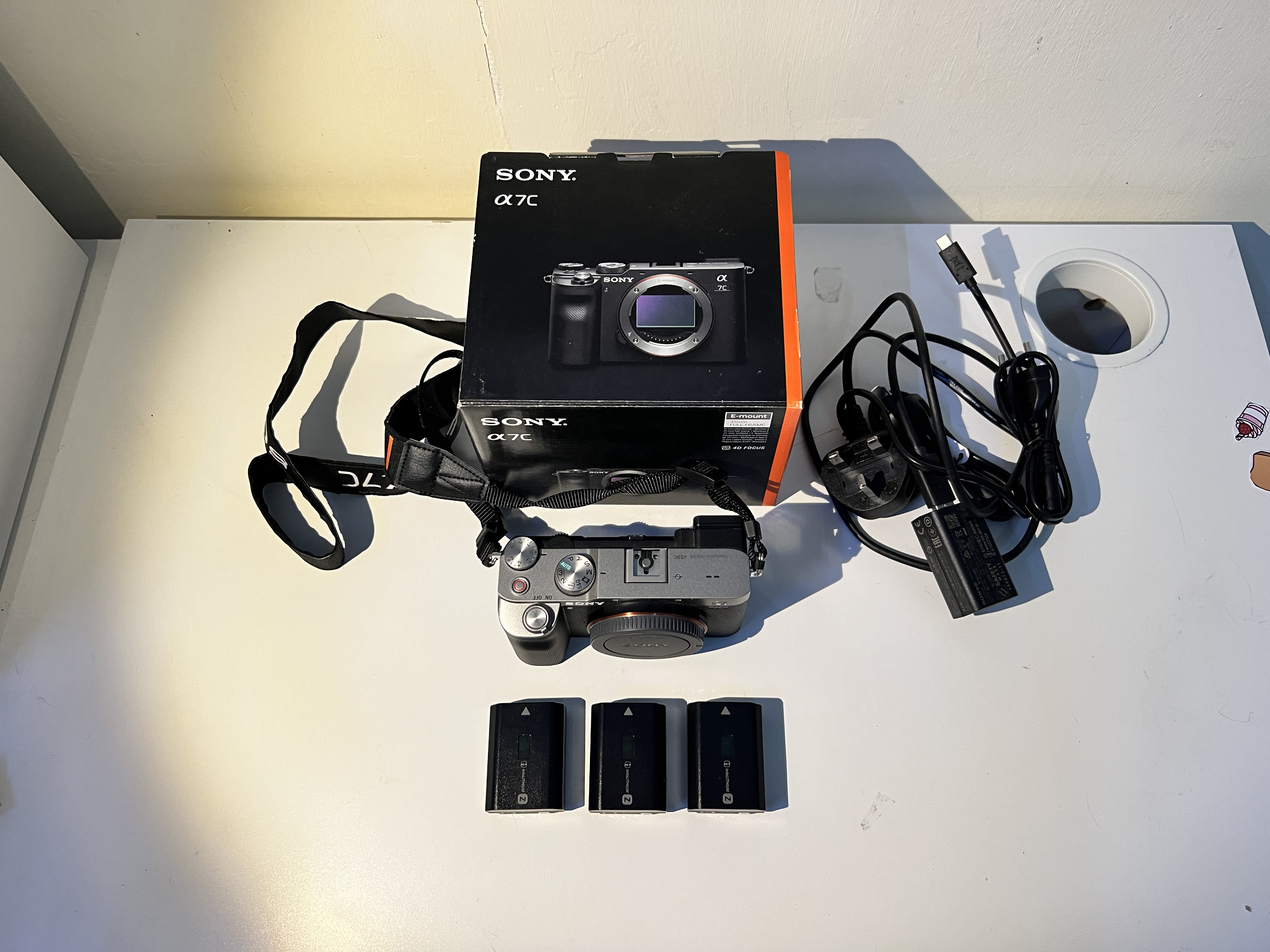 Sony A7C Like New in a box + 2 more extra original Battery - Image 6