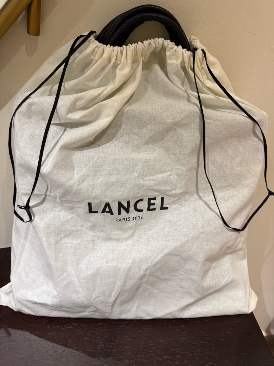 Traveling hand bag - Image 3