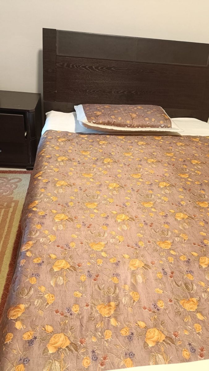 Two Single Bedsets - Image 4