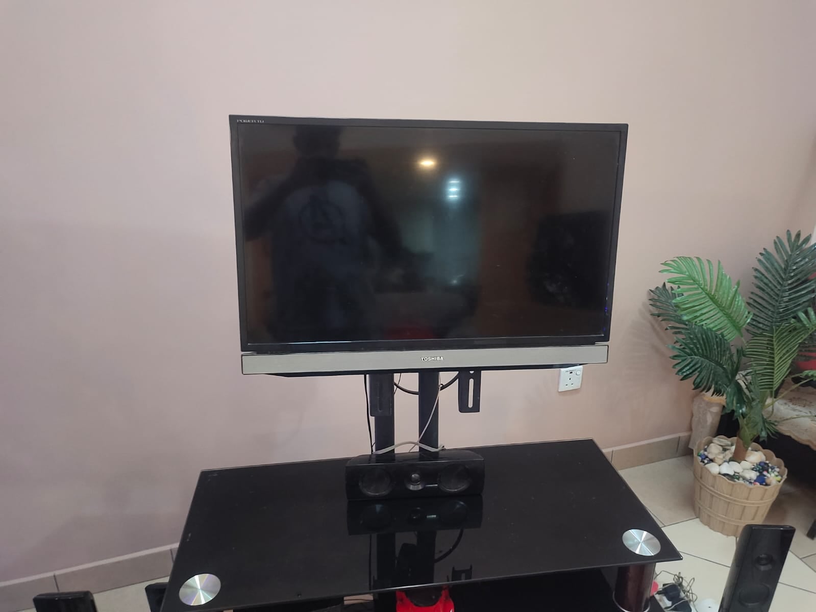 TOSHIBA LED TV - Image 2