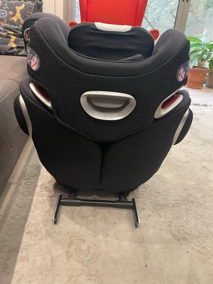 Cybex solution Z brand car seat high quality and perfect condition - Image 3