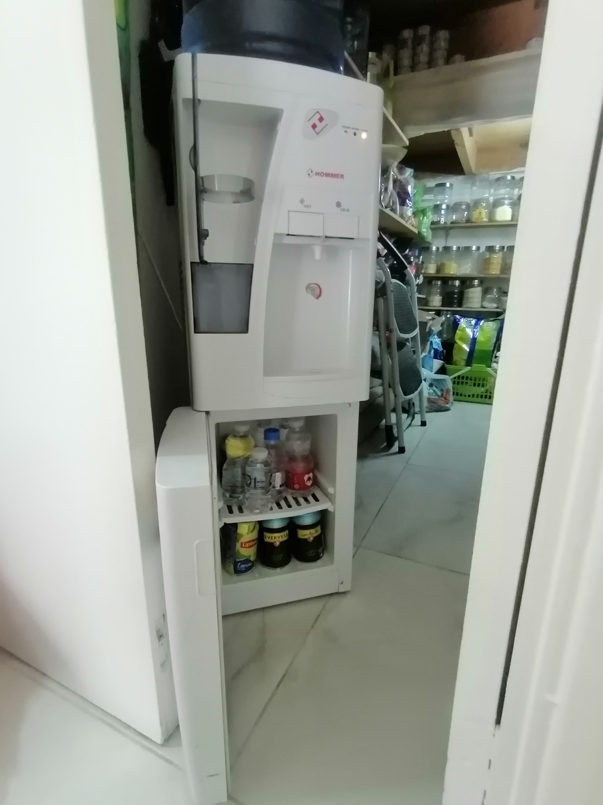 Water dispenser with steel water compartment. - Image 1