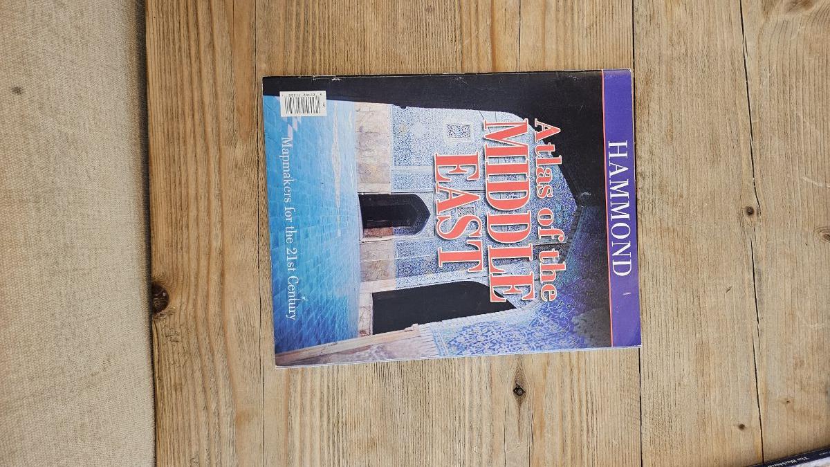 Geography books - Image 10