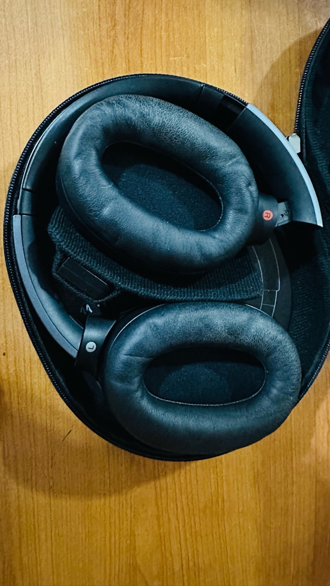 Sony wireless noise cancelling headphones - Image 1