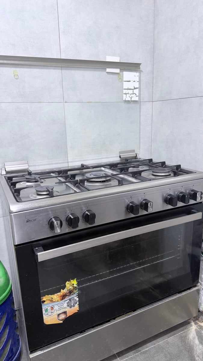 Cooking Range with Oven - Image 1