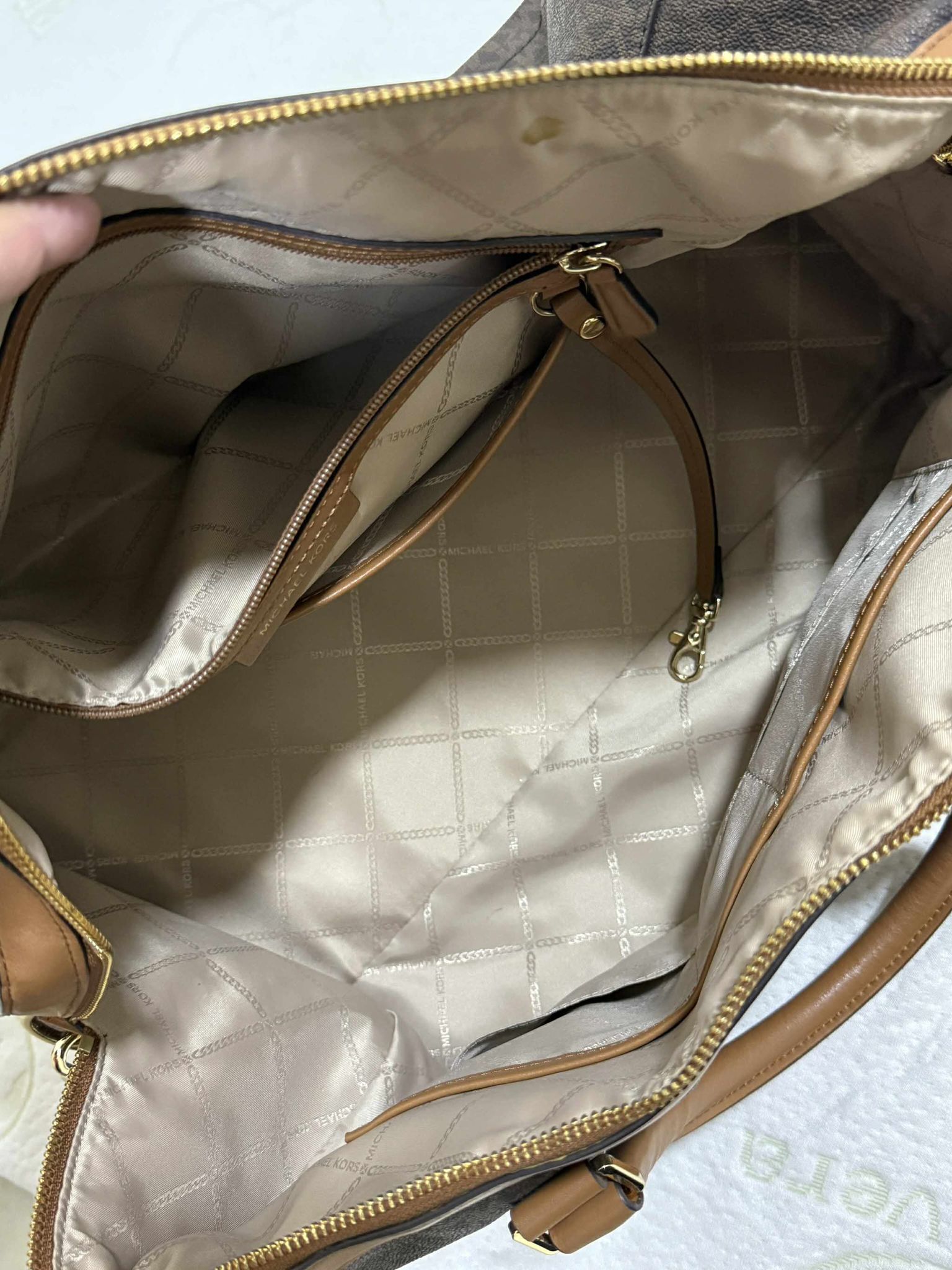 MK BEDFORD TRAVEL BAG - Image 2