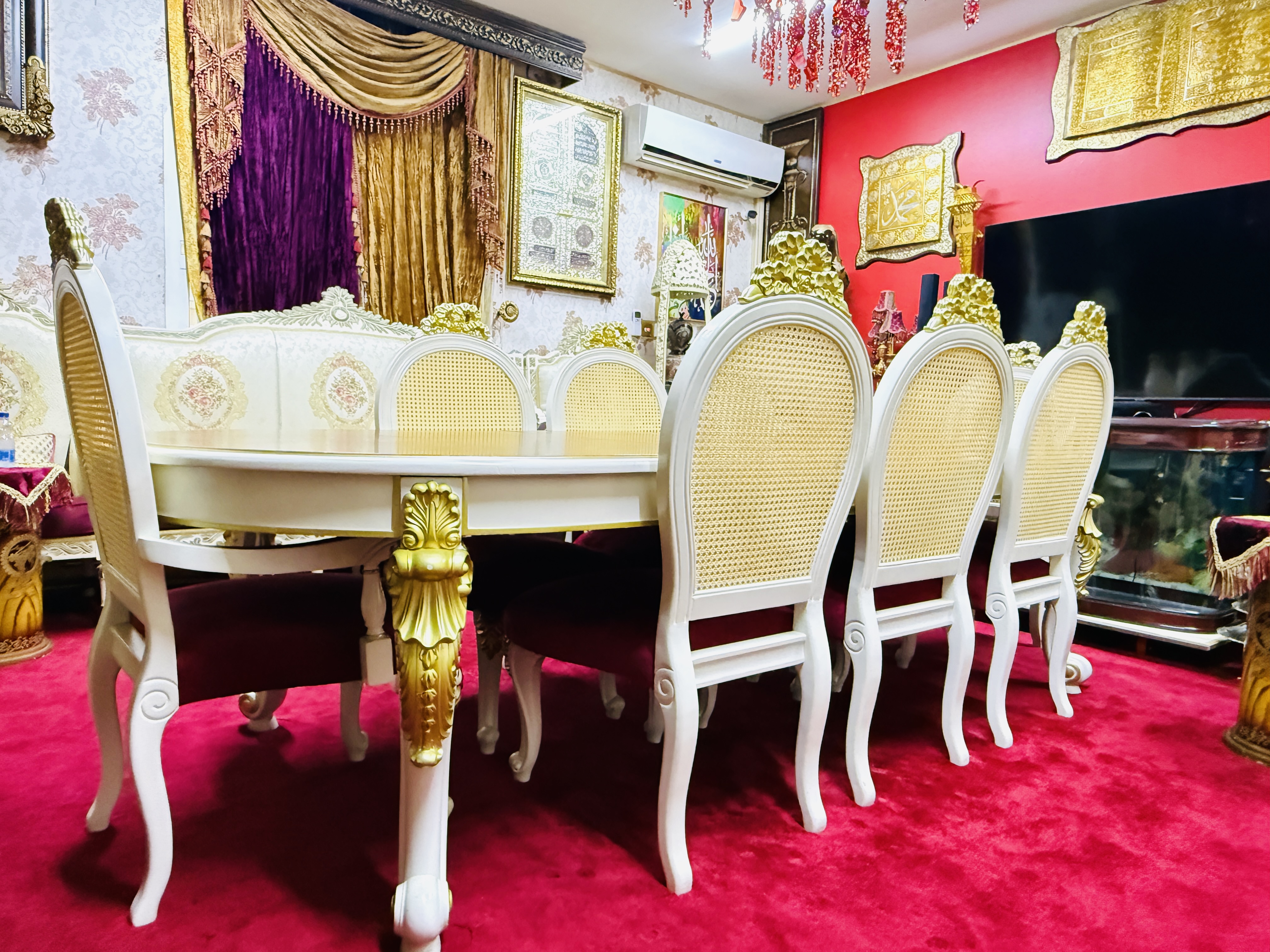 Luxury 8 Seater Dining table Flawless condition. - Image 3