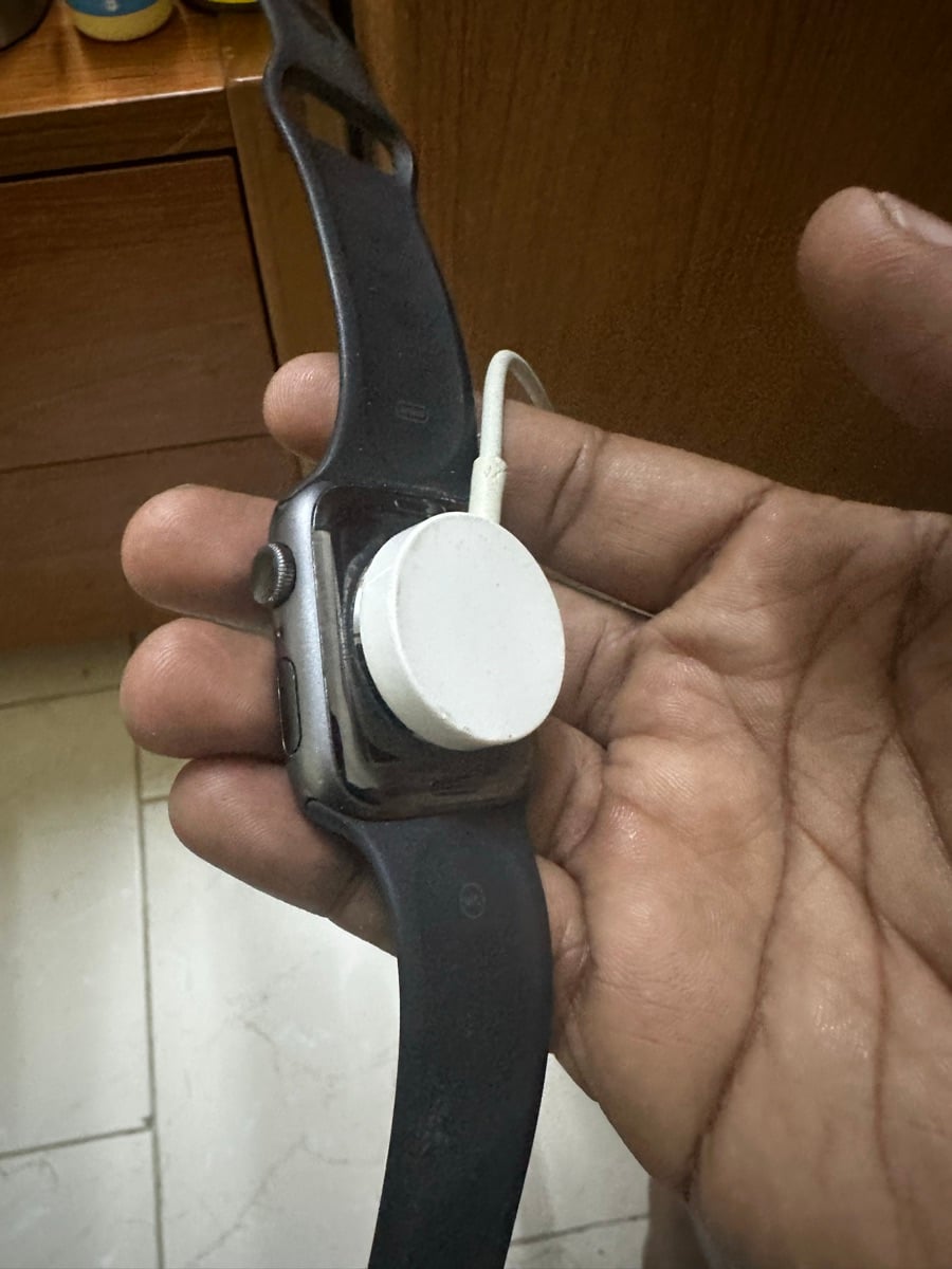 apple watch 5 - Image 1