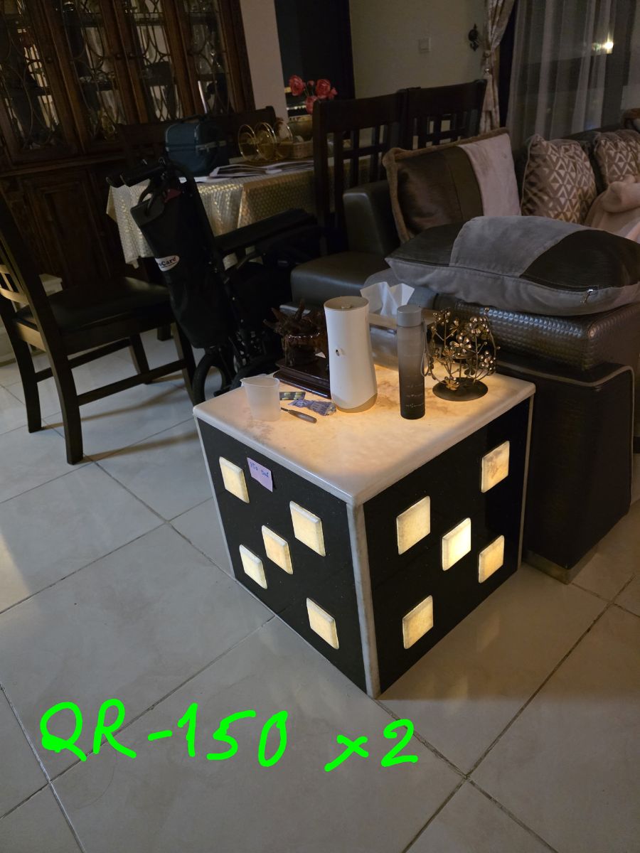 2 pieces marble side-tables - Image 1