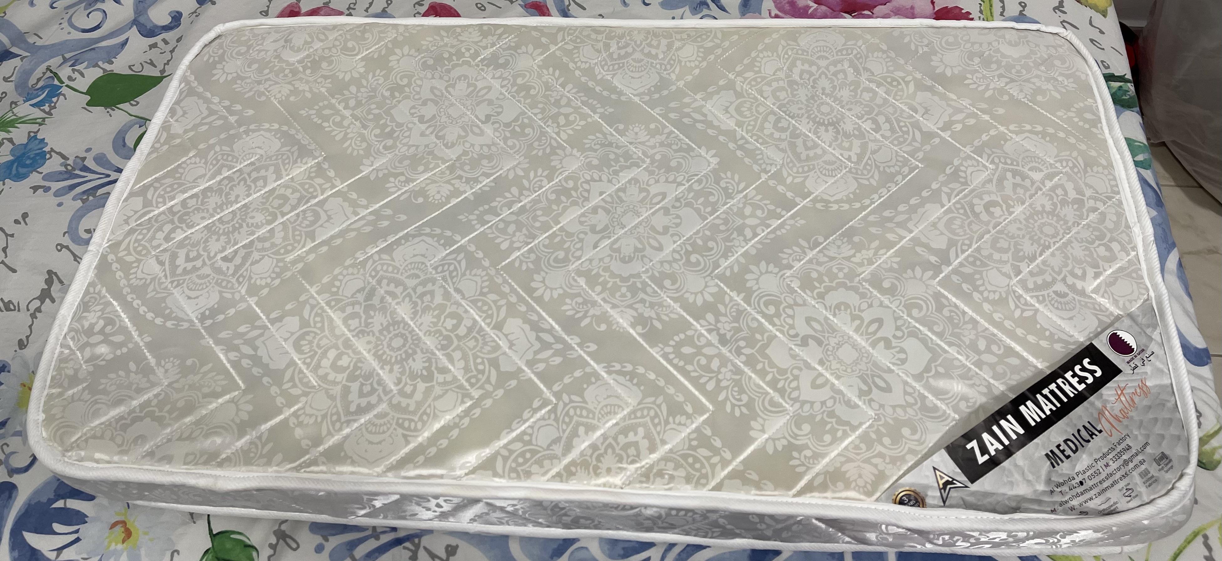 Crib mattress with protector - Image 2