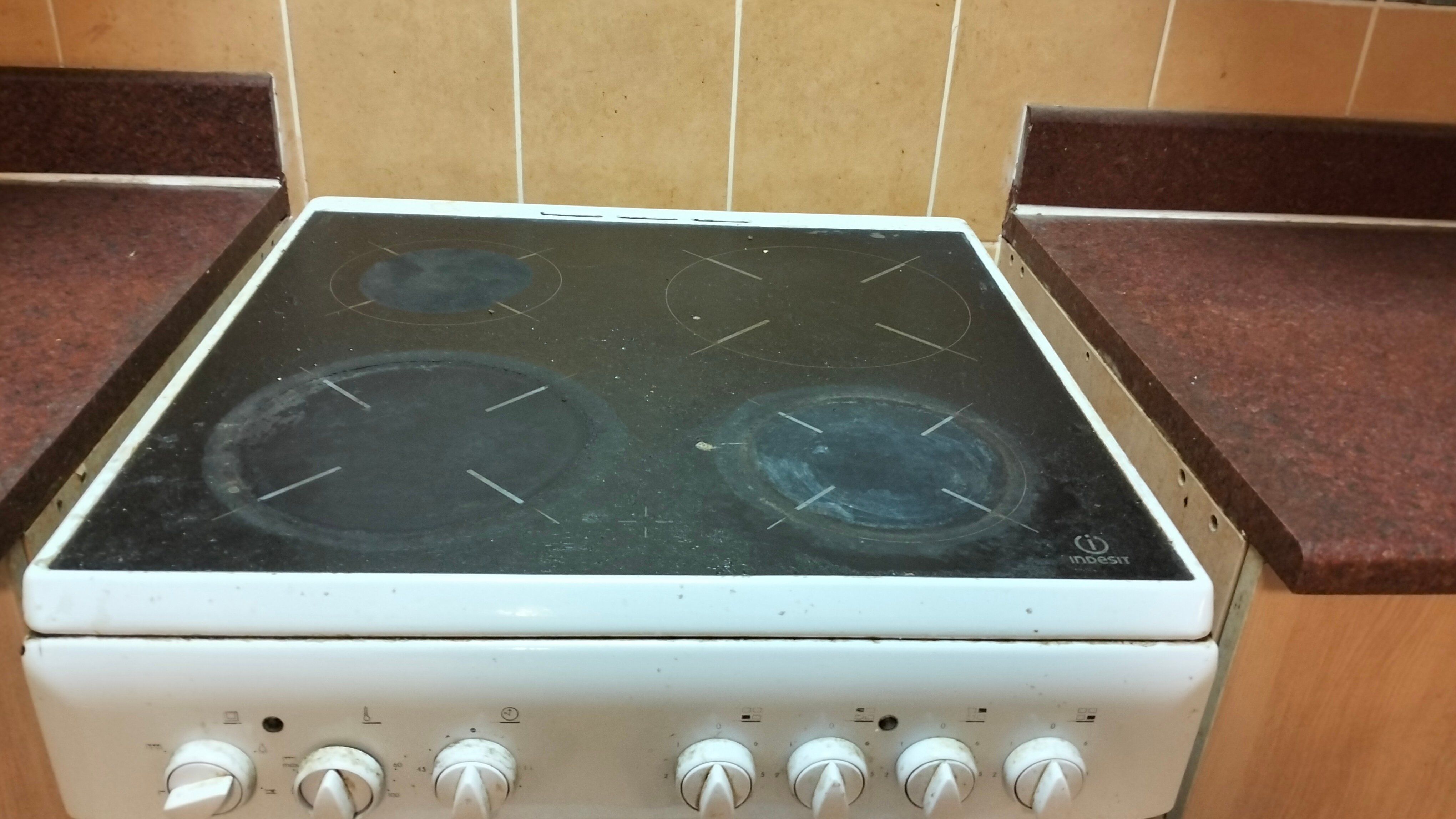 Urgent Indesit electric freestanding cooker with Oven for sale - Image 2