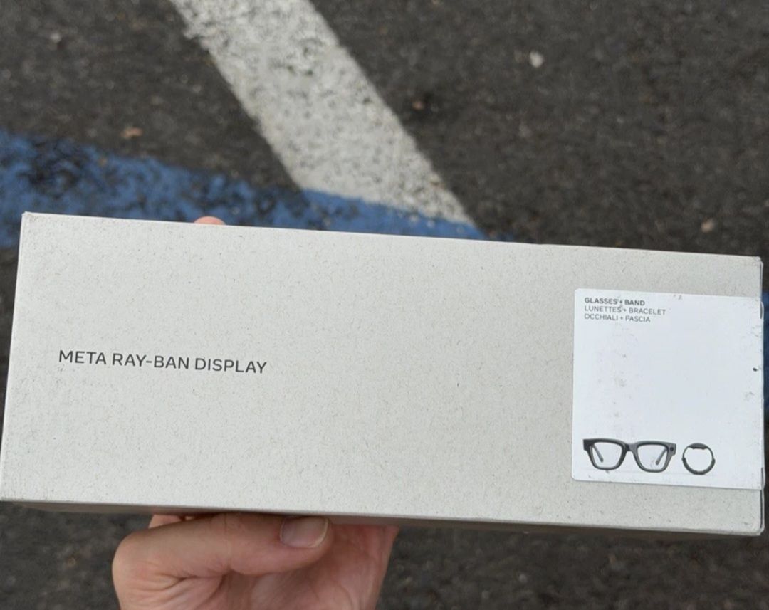 Ray-Ban Meta AI Sunglass with Display on lens - Image 4