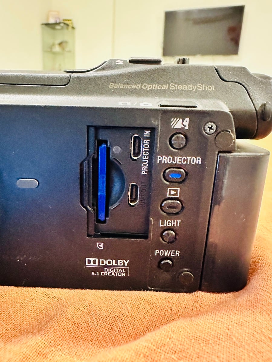 Sony Handycam with Projector - Image 6