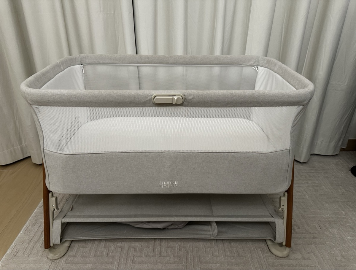 Mamas & Babes Premium Baby Bassinet – Excellent Condition - Image 2