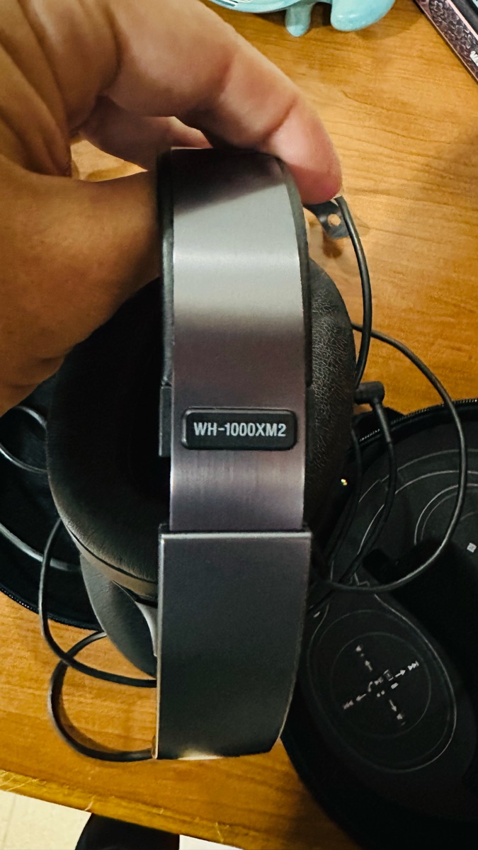 Sony wireless noise cancelling headphones - Image 4