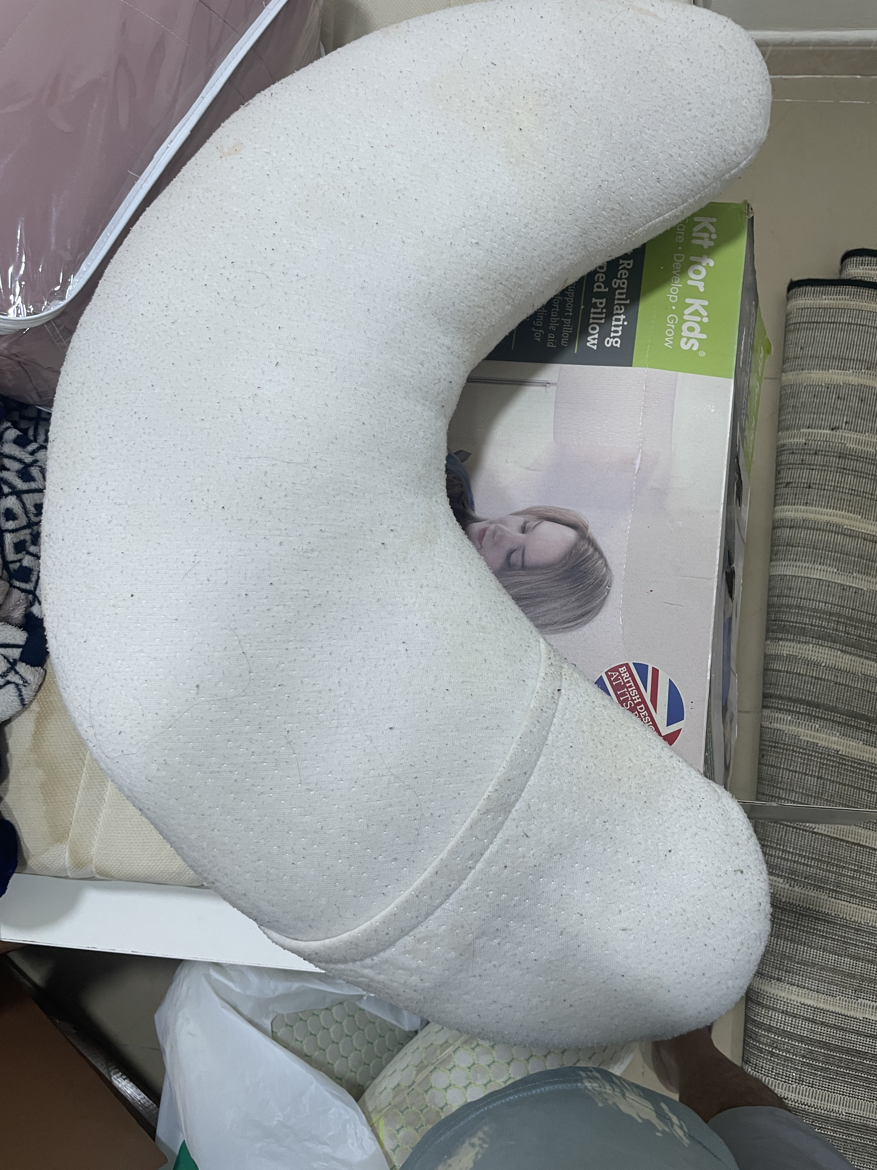 V-shaped pregnancy pillow - Image 3