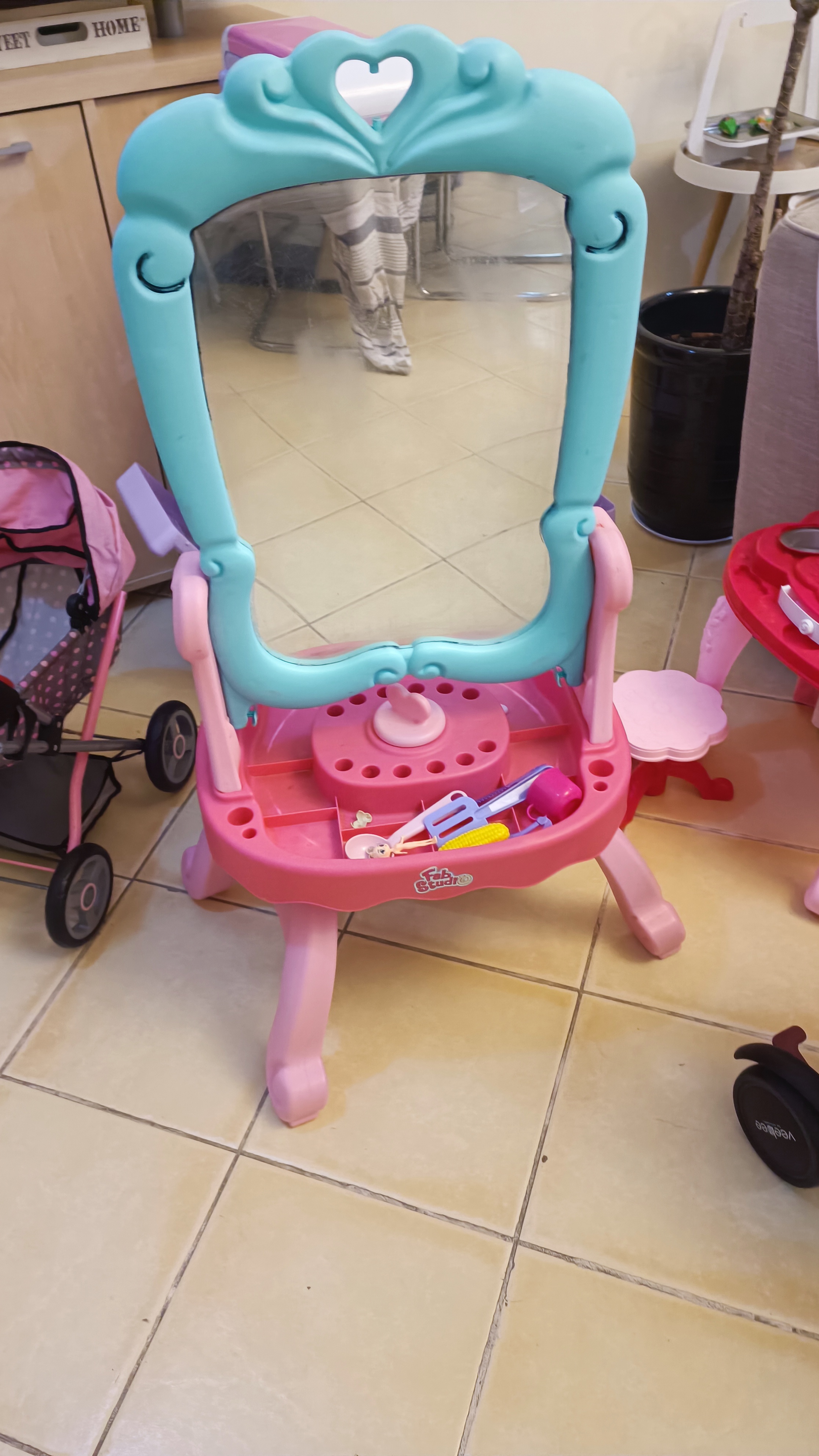 Kids kitchen and mirror and board - Image 7